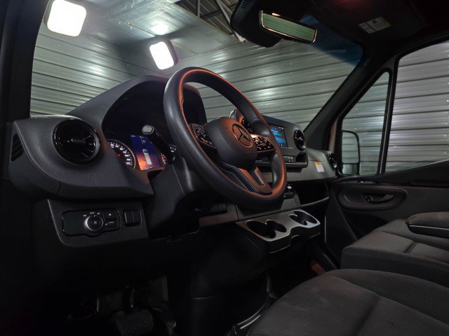 Used 2024 Mercedes-Benz Sprinter 2500 image 13
