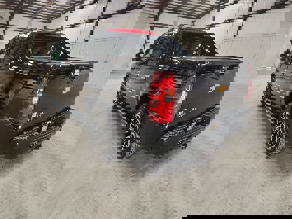 Used 2013 Chevrolet Avalanche LTZ image 3