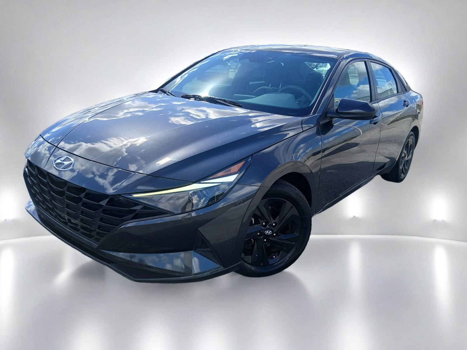 Used 2023 Hyundai Elantra SEL FWD image 2
