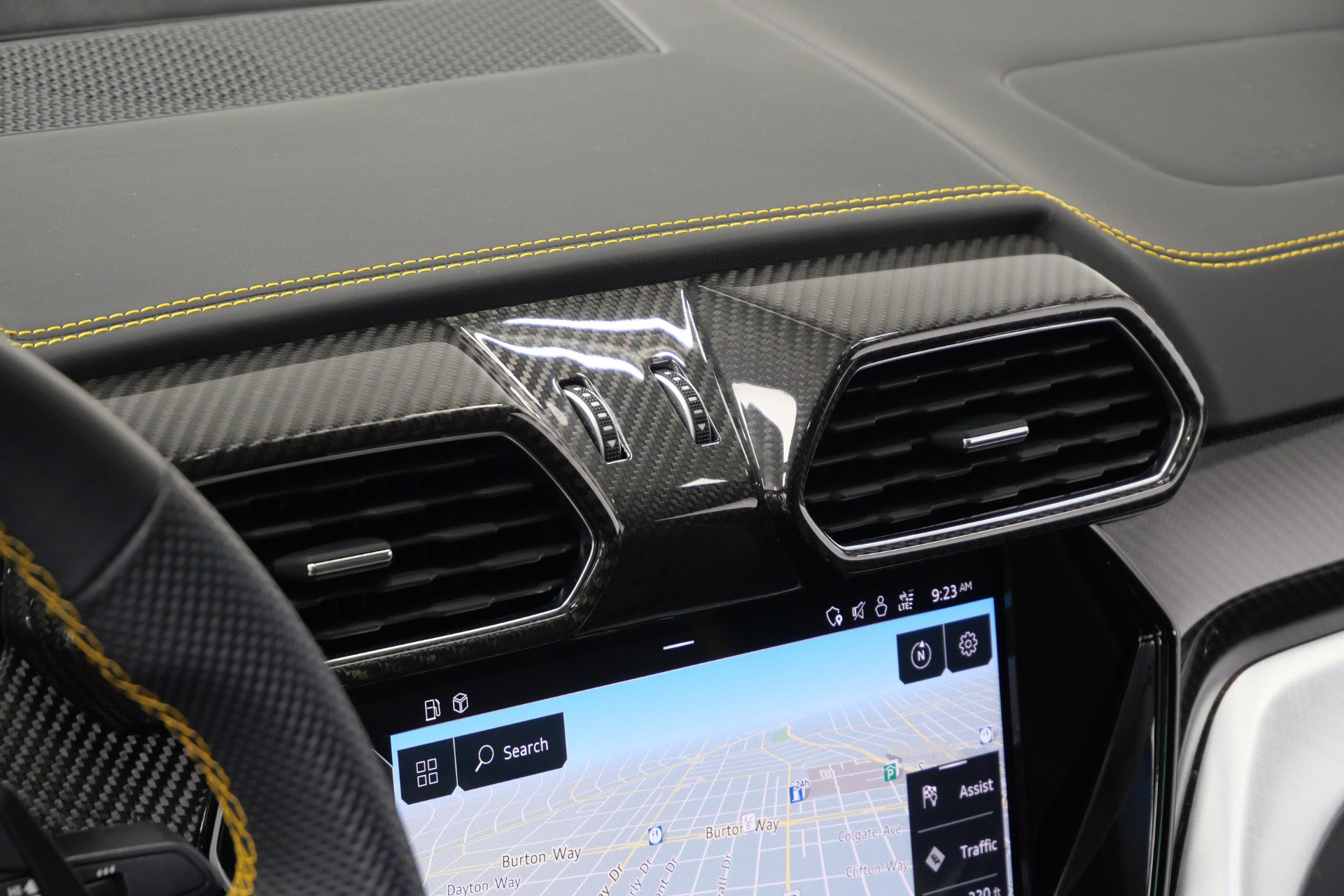 Used 2021 Lamborghini Urus AWD/4WD image 28