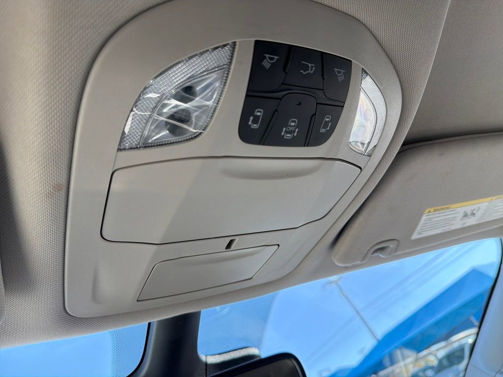 Used 2023 Chrysler Pacifica Touring-L image 21