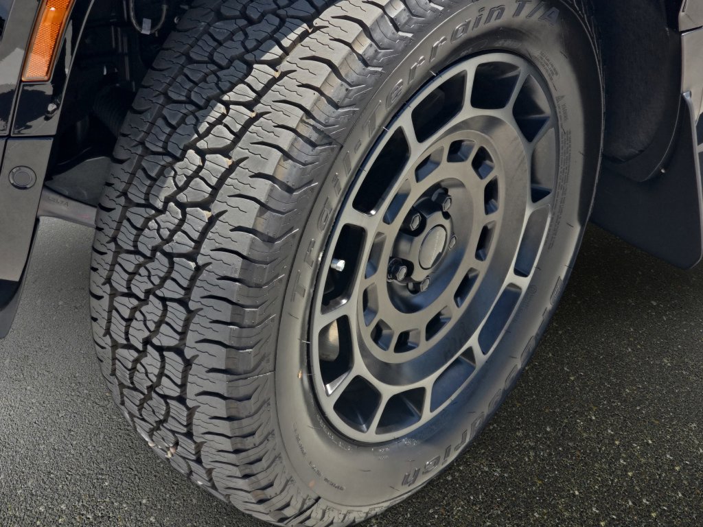 New 2026 Land Rover Defender 110 OCTA AWD/4WD image 34