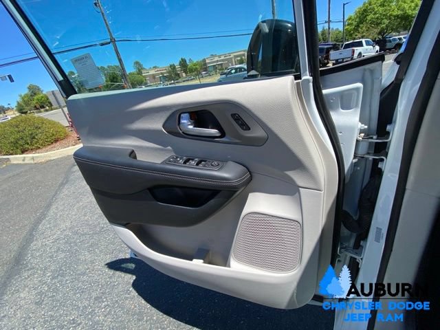 Used 2024 Chrysler Pacifica Touring-L FWD image 36