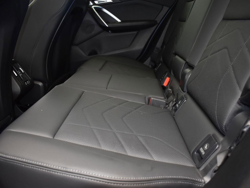 Used 2025 BMW X2 xDrive28i image 16