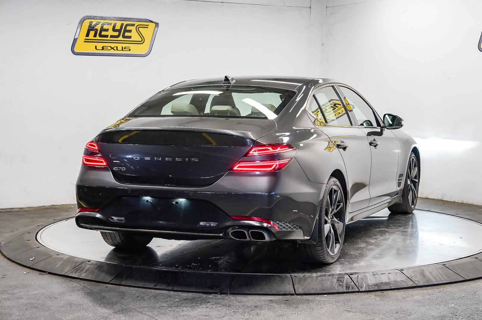 Used 2023 Genesis G70 2.0T w/ Sport Prestige Package RWD image 4