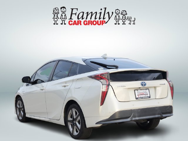 Used 2017 Toyota Prius Three Touring FWD image 2