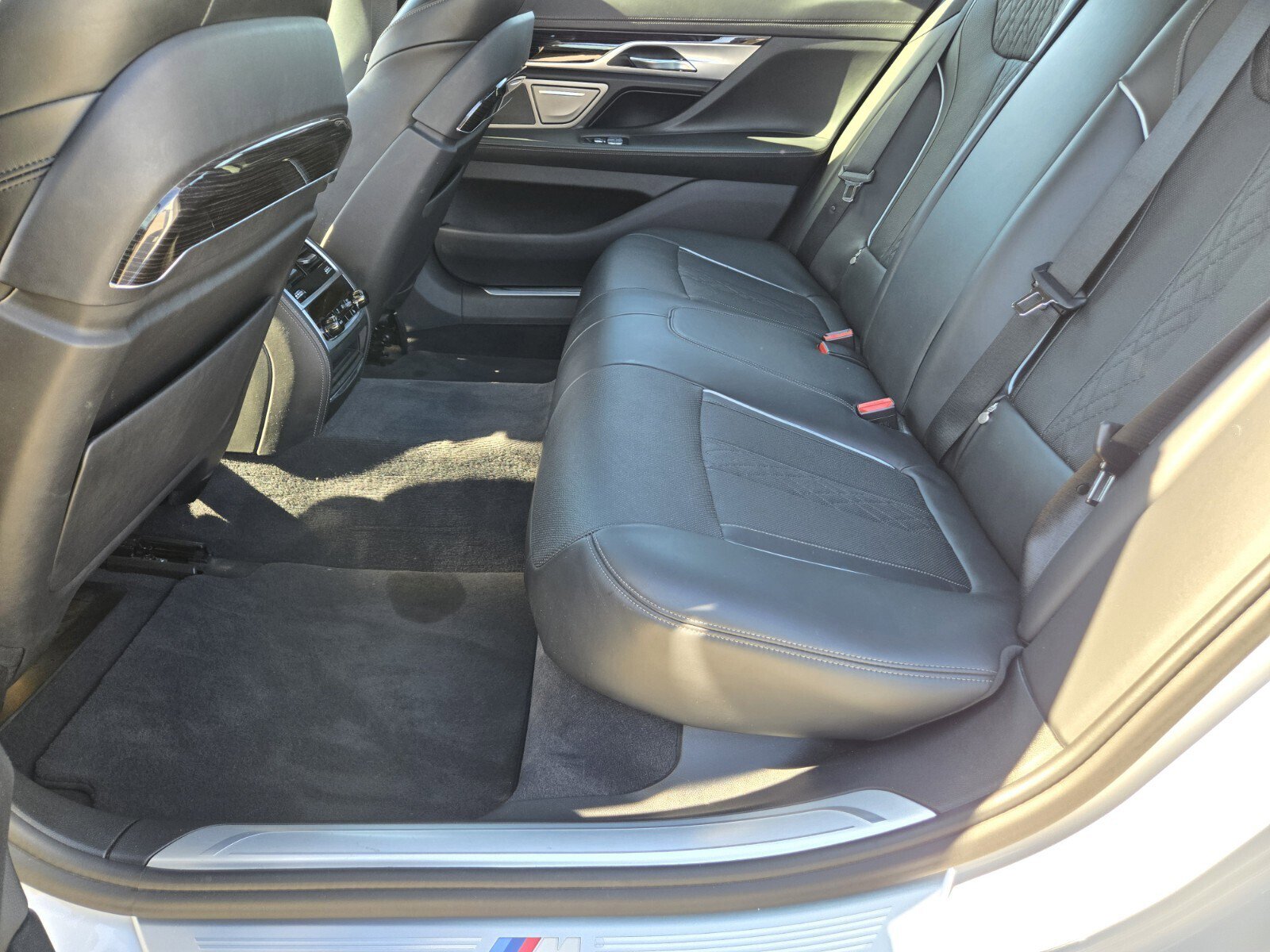 Used 2016 BMW 750i RWD image 9