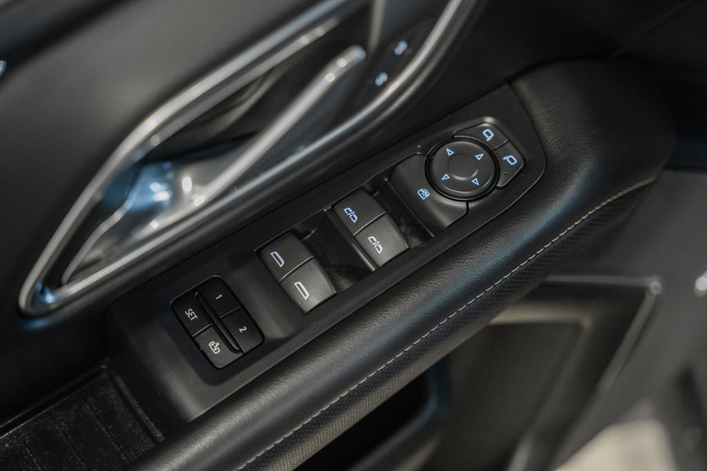 Used 2023 GMC Yukon SLT image 46