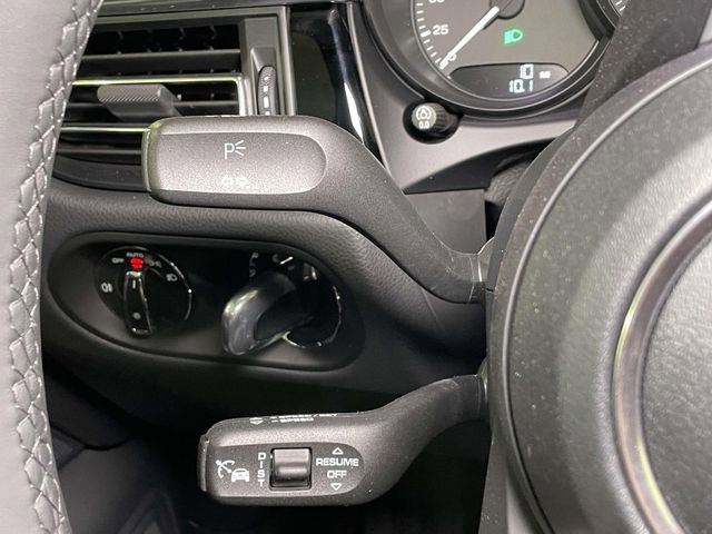 New 2026 Porsche Macan image 43