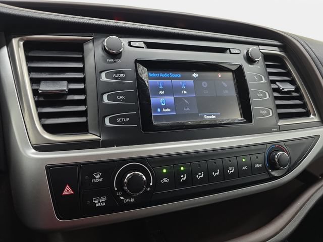 Used 2019 Toyota Highlander LE AWD/4WD image 19