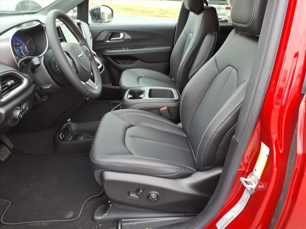 New 2026 Chrysler Pacifica Select image 12
