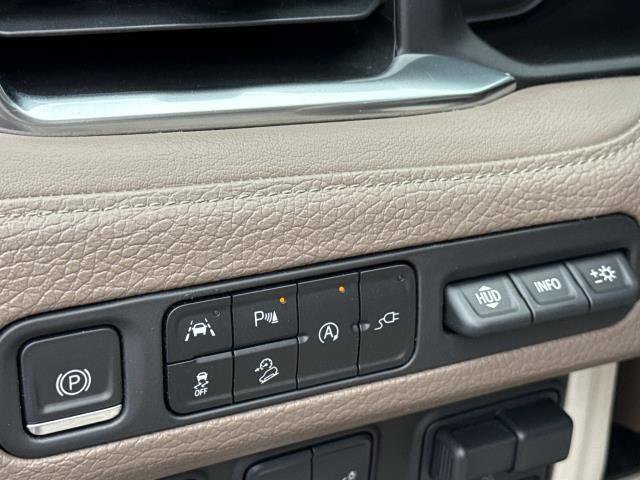 Used 2021 GMC Yukon Denali w/ Denali Premium Package AWD/4WD image 11
