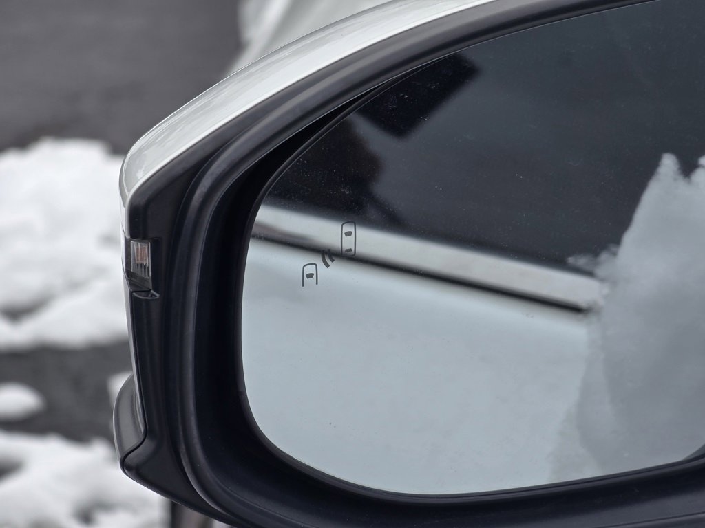 Used 2023 Toyota Crown Limited image 24