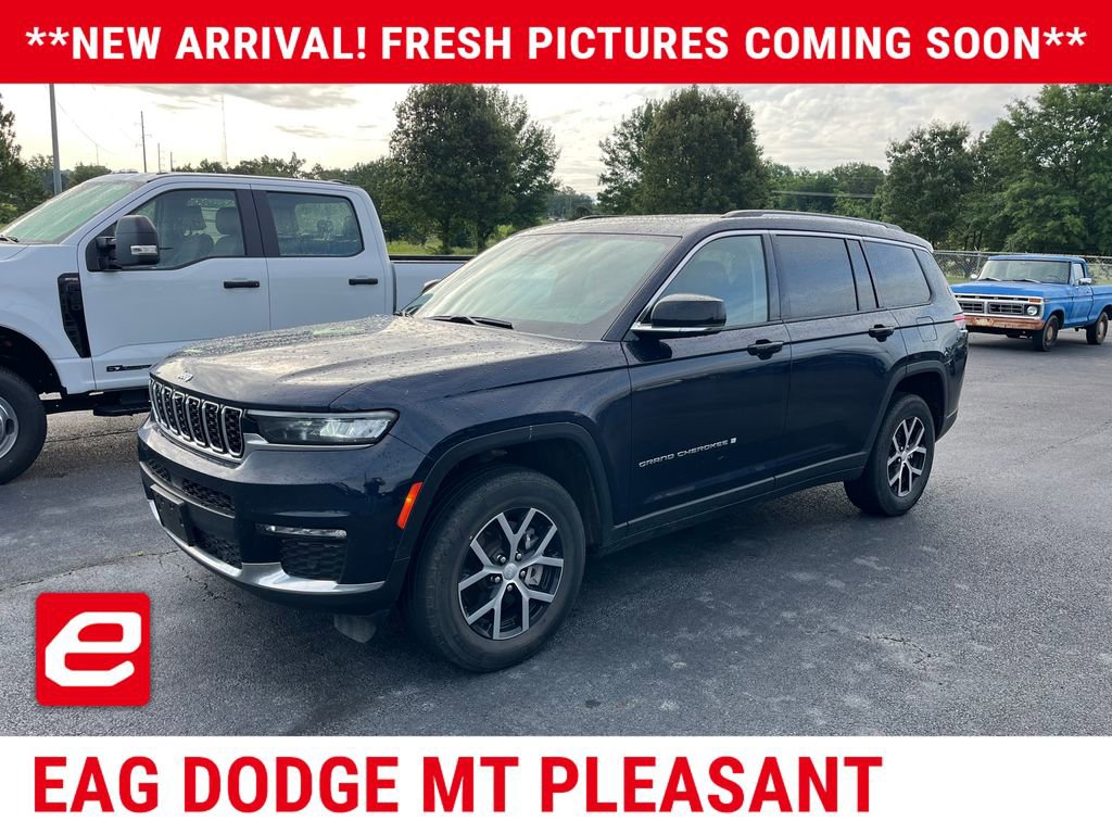 Used 2023 Jeep Grand Cherokee L Limited w/ Luxury Tech Group II AWD/4WD image 2
