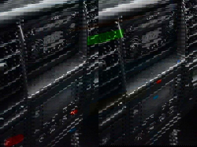 Used 2004 Land Rover Discovery S image 30