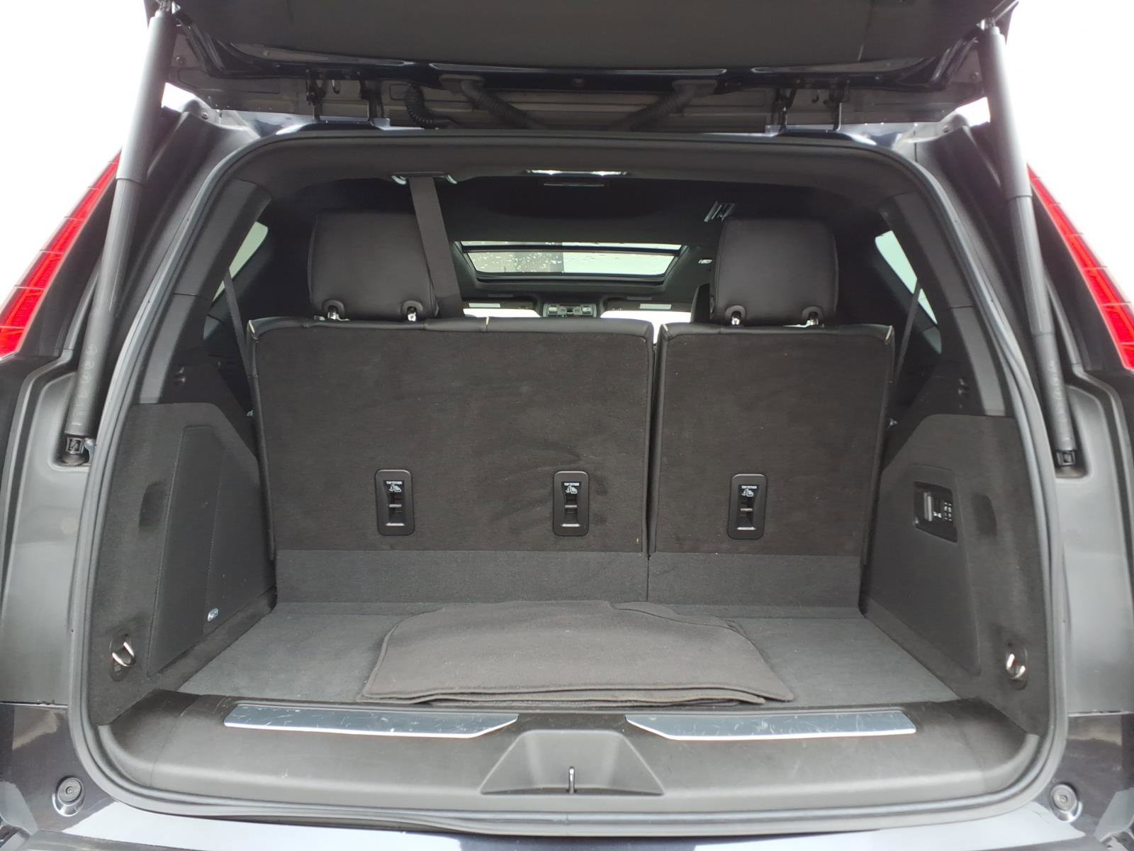 Certified 2023 Cadillac Escalade Premium Luxury w/ Performance Package image 24