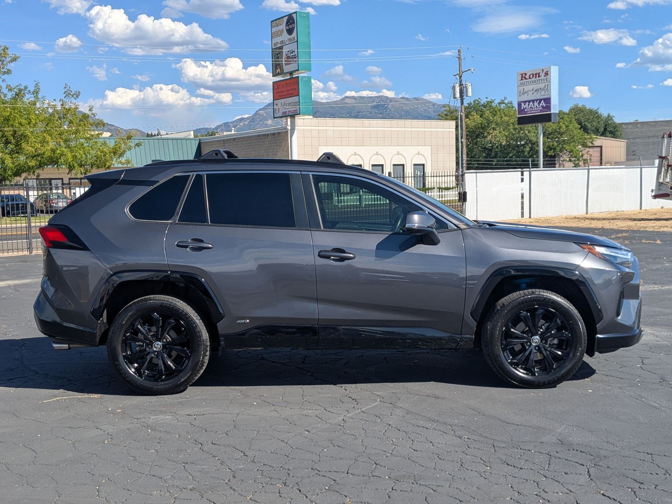 Used 2024 Toyota RAV4 SE w/ Convenience Package AWD/4WD image 2