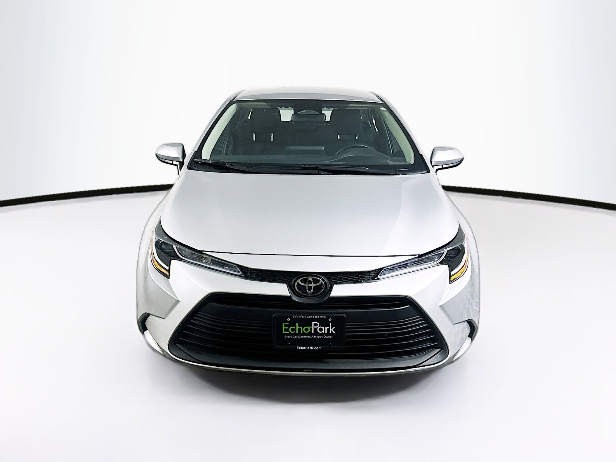 Used 2025 Toyota Corolla LE image 2