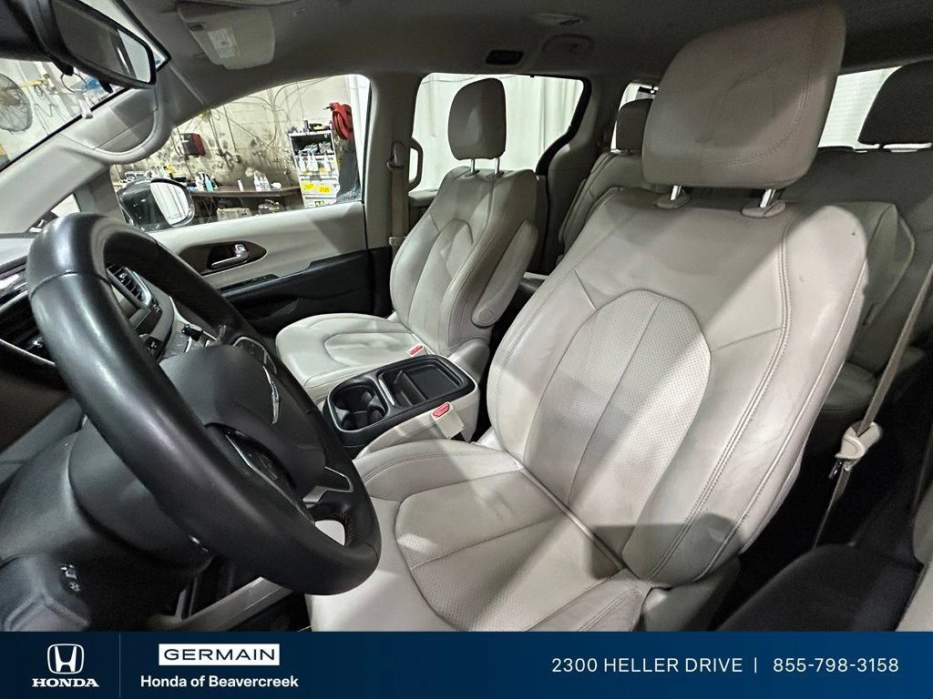 Used 2018 Chrysler Pacifica Touring-L FWD image 26