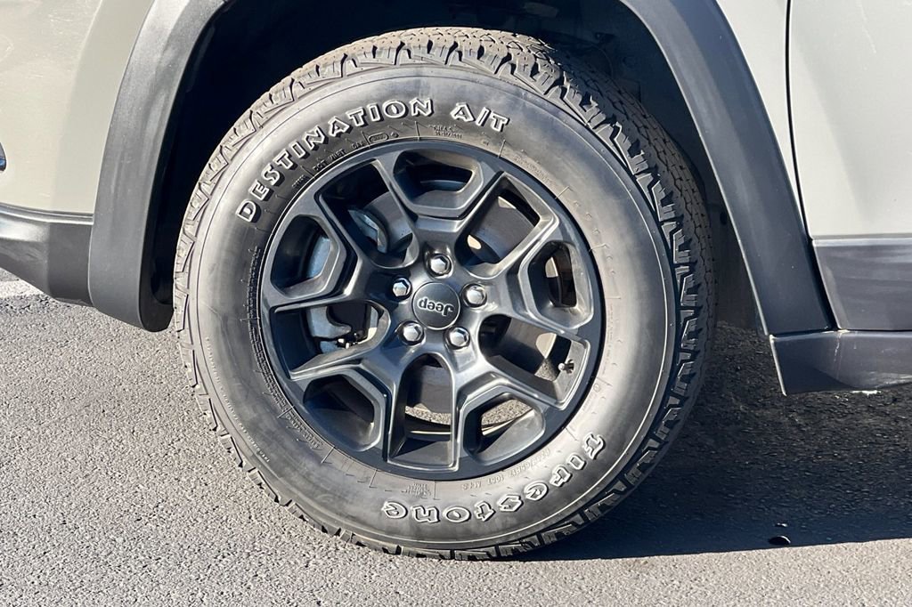 Used 2022 Jeep Cherokee Latitude w/ Trailer Tow Group image 26