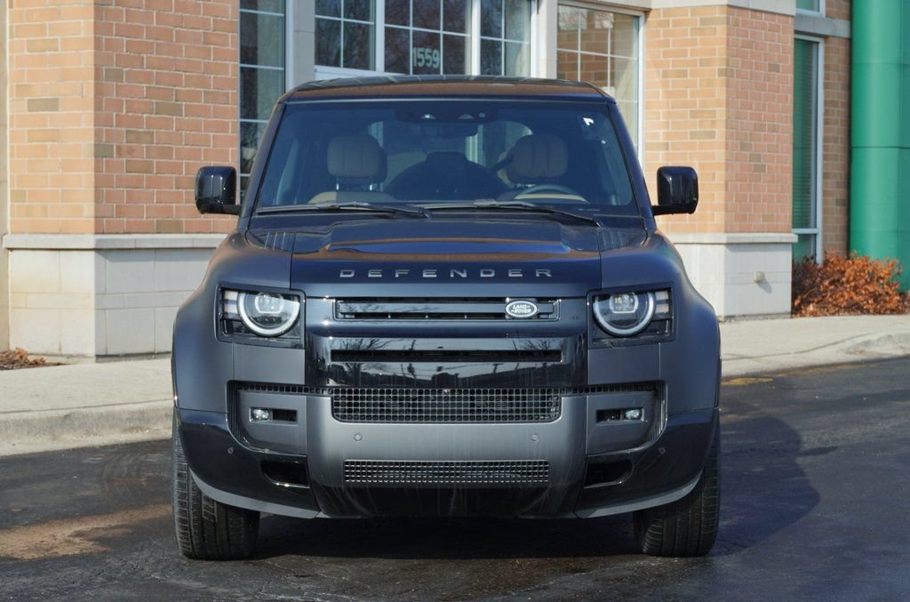 Used 2026 Land Rover Defender 110 V8 AWD/4WD image 4