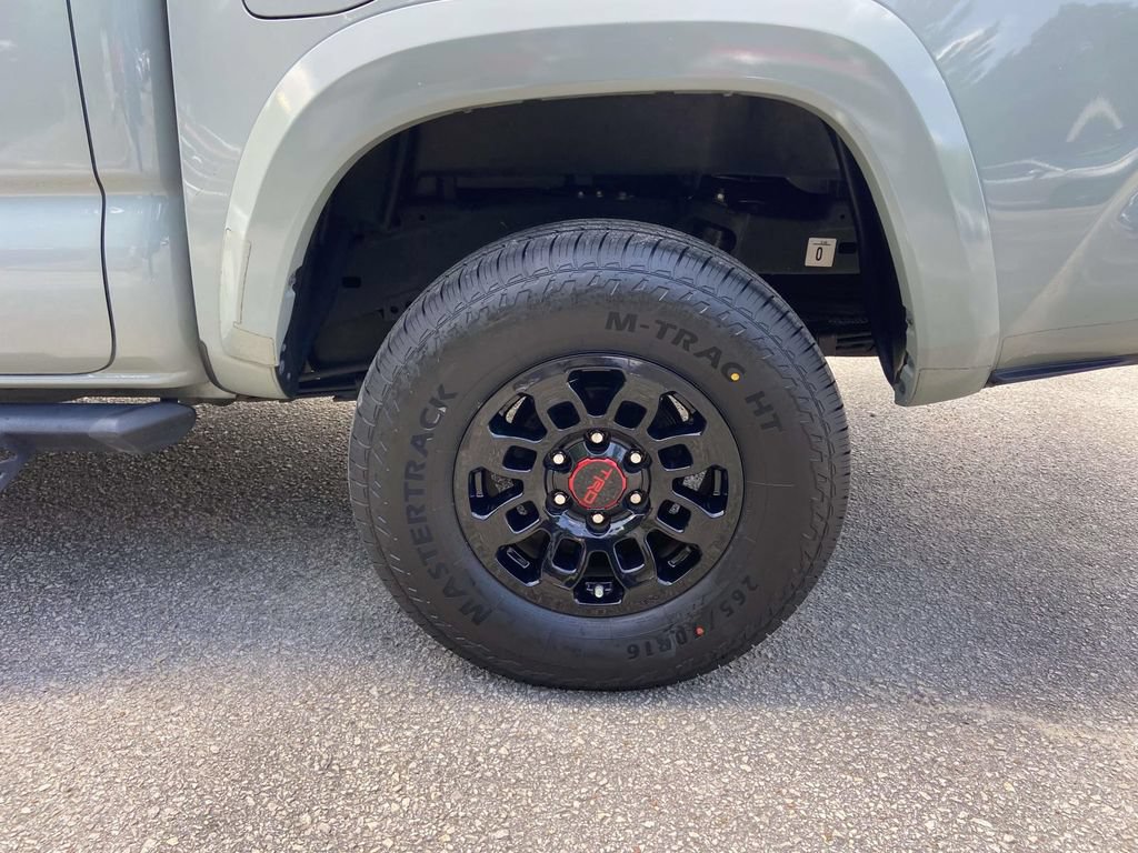 Used 2022 Toyota Tacoma TRD Sport w/ Technology Package RWD image 10