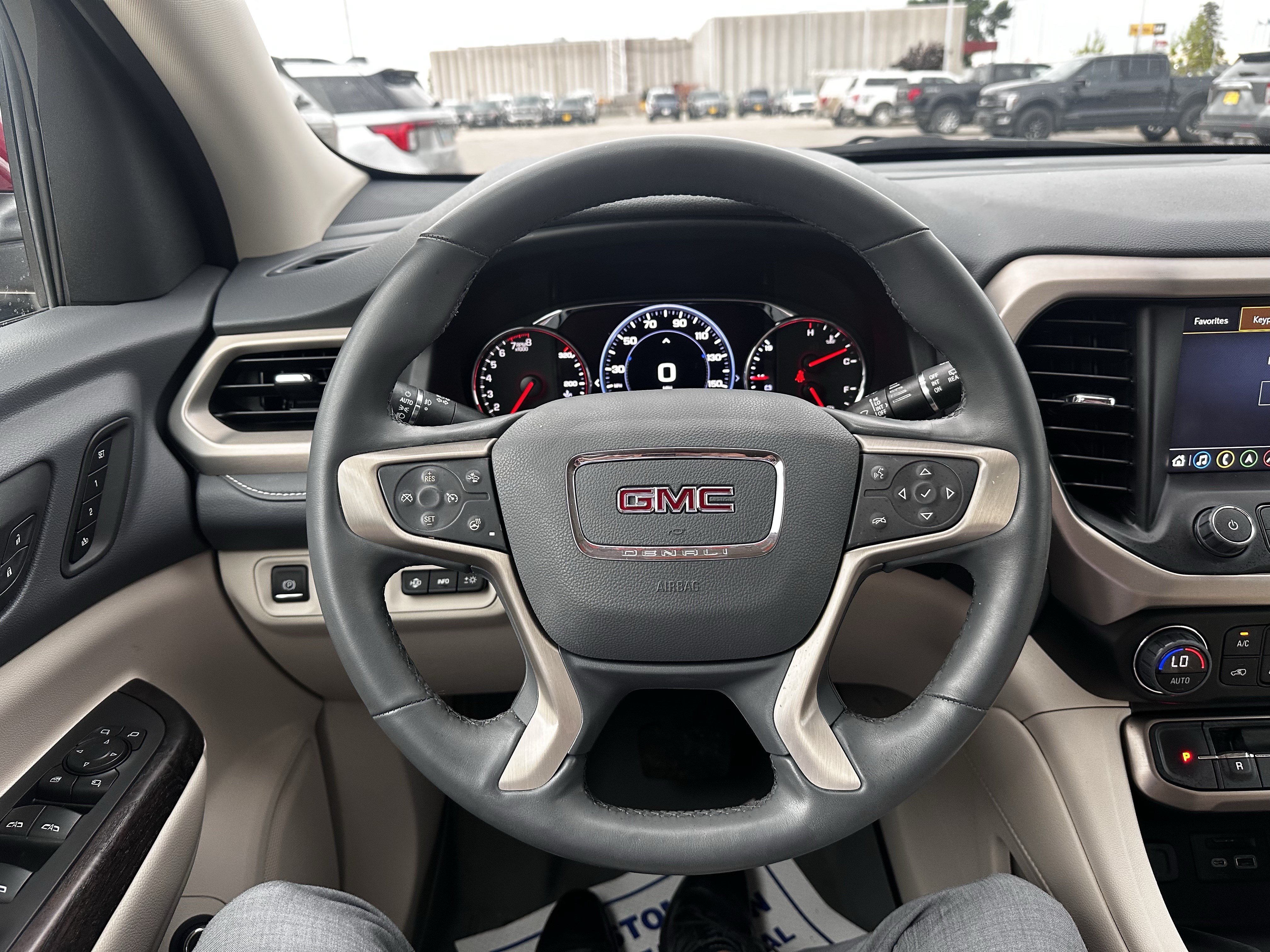 Used 2023 GMC Acadia Denali w/ Denali Ultimate Package AWD/4WD image 9