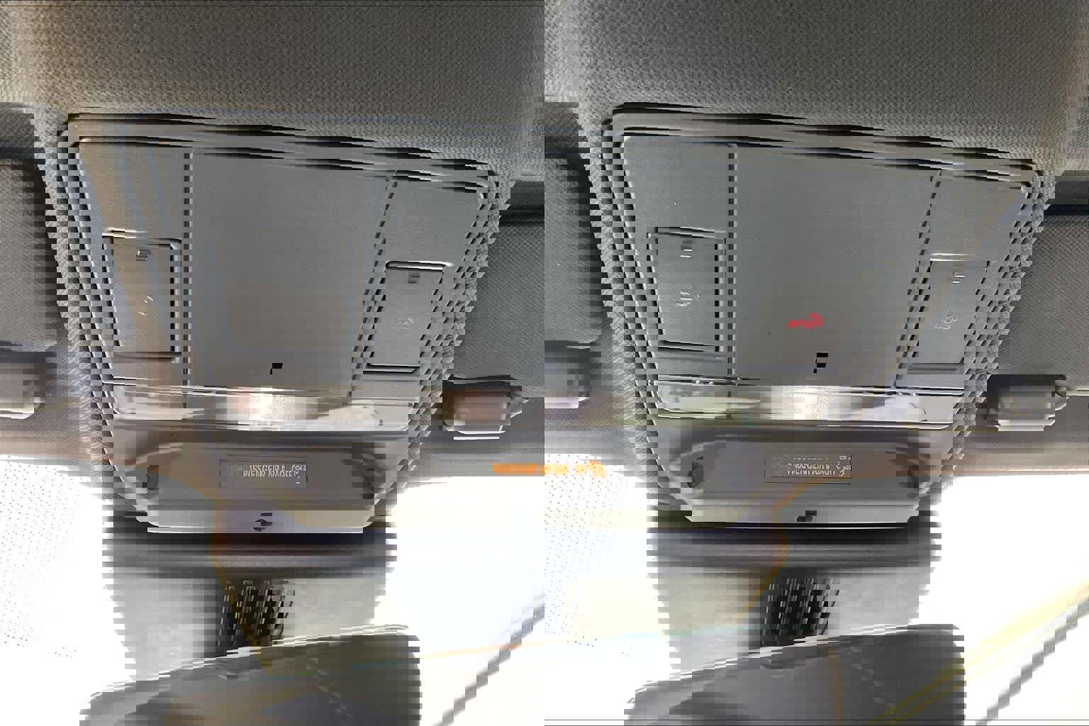 Used 2020 Jaguar F-TYPE R image 33