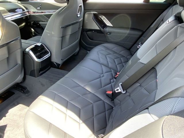 Used 2025 BMW 740i w/ Premium Package RWD image 15