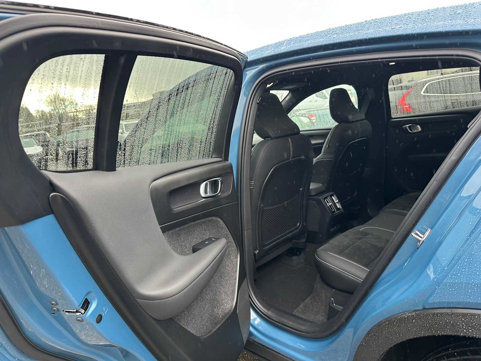 Used 2023 Volvo C40 P8 Recharge Plus w/ Climate Package image 16