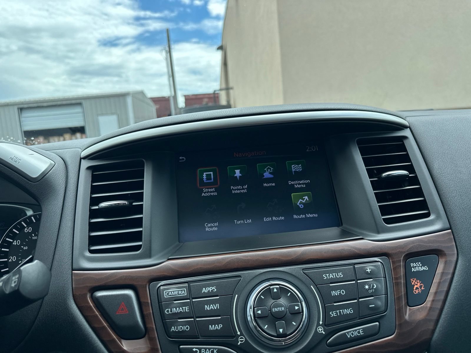 Used 2017 Nissan Pathfinder Platinum AWD/4WD image 63