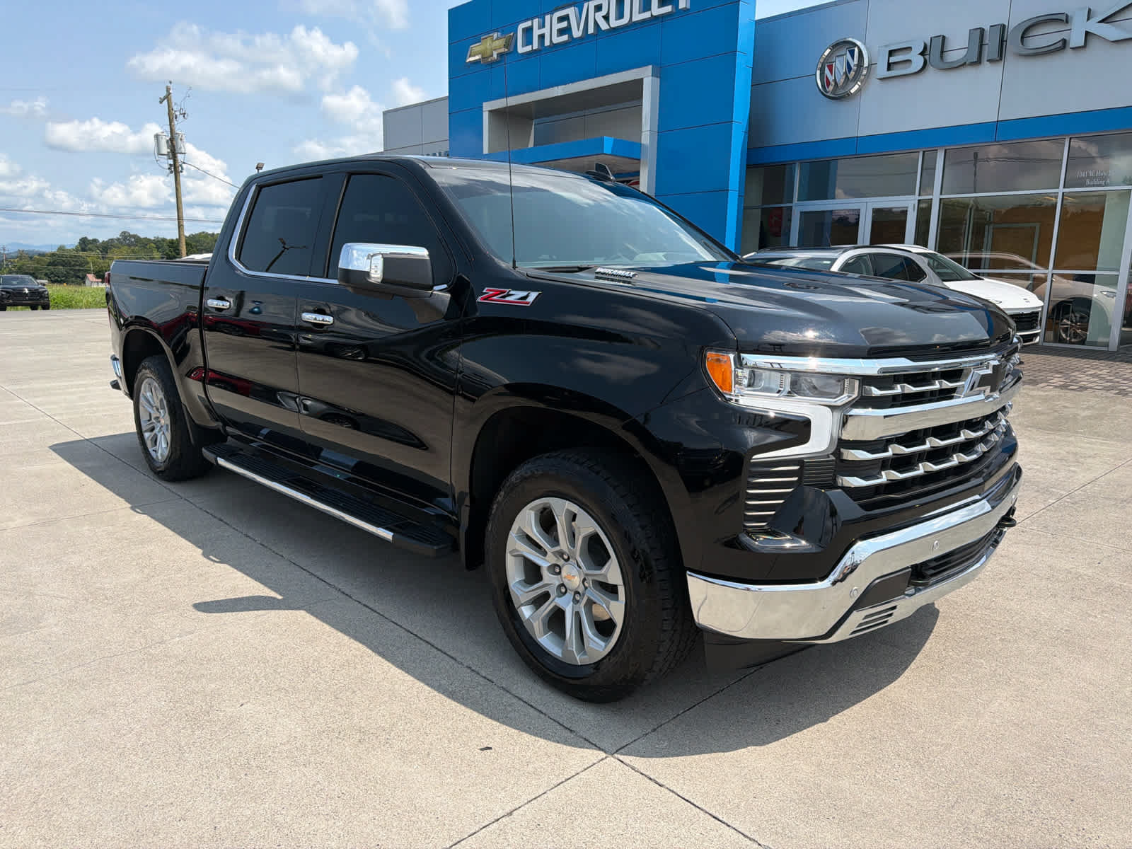 Used 2025 Chevrolet Silverado 1500 LTZ w/ LTZ Premium Package AWD/4WD image 4