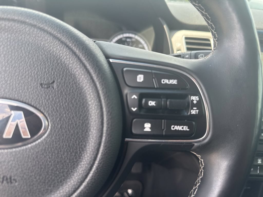 Used 2017 Kia Niro Touring w/ Advanced Technology Package FWD image 14