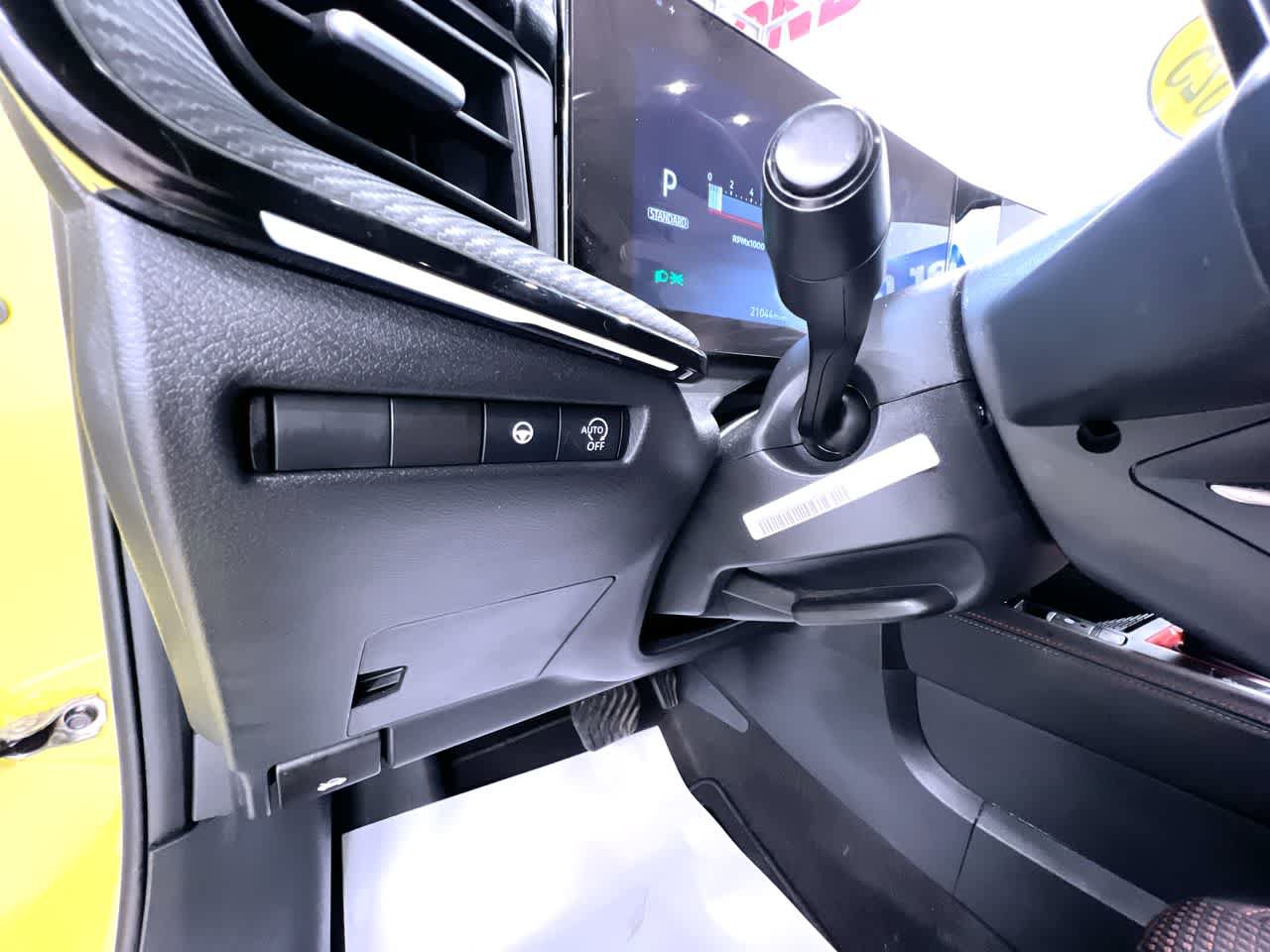 Used 2025 Nissan Kicks SR FWD image 16