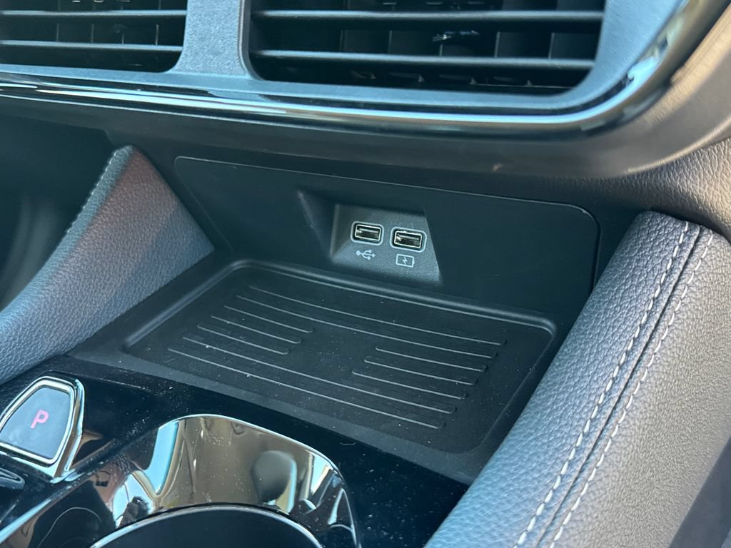 New 2027 VinFast VF 8 Eco AWD/4WD image 16