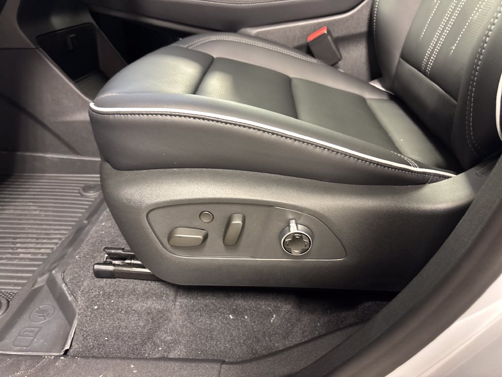 New 2026 Buick Enclave Avenir w/ Super Cruise Package FWD image 26