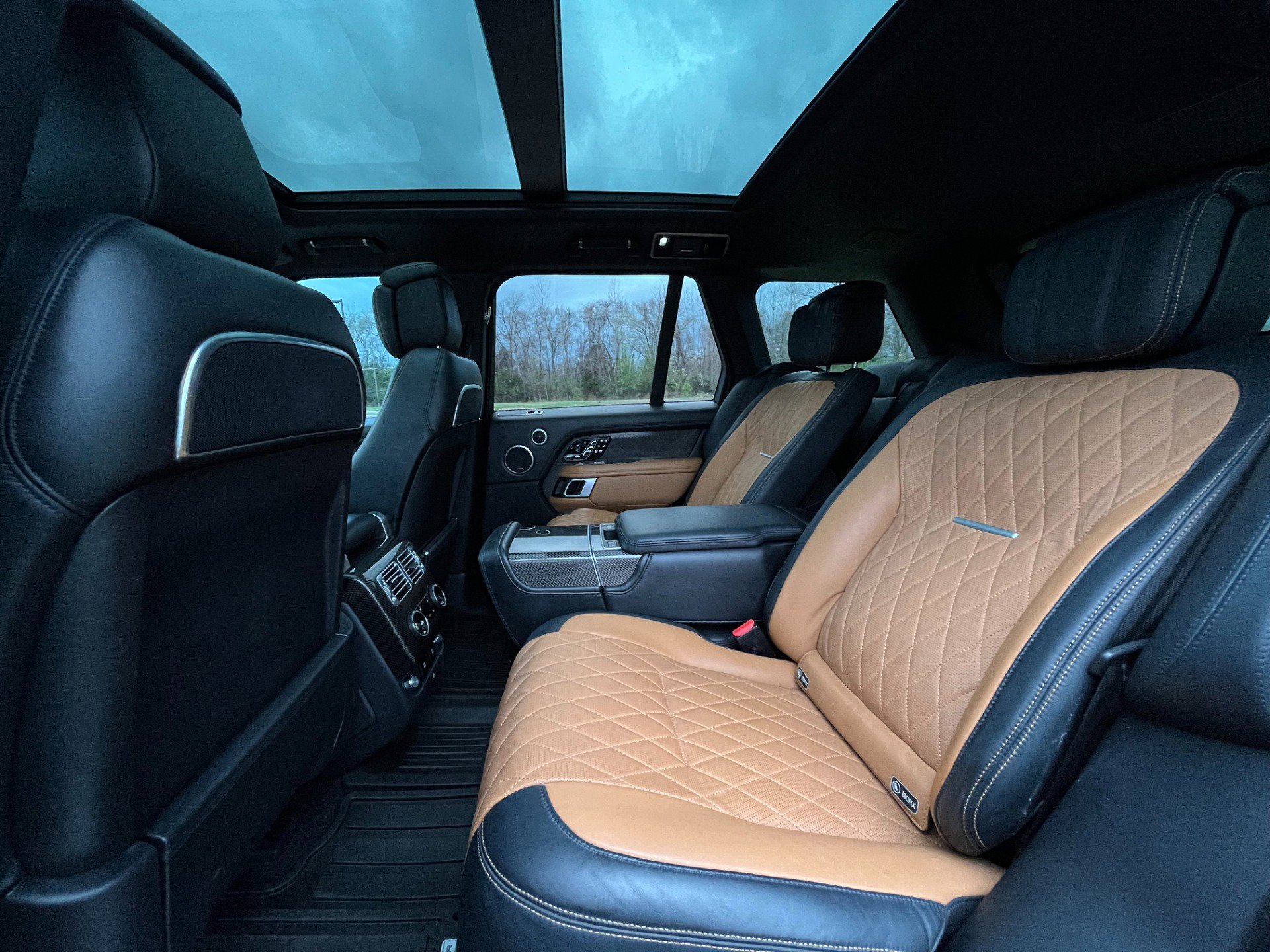 Used 2019 Land Rover Range Rover SV Autobiography Dynamic image 28