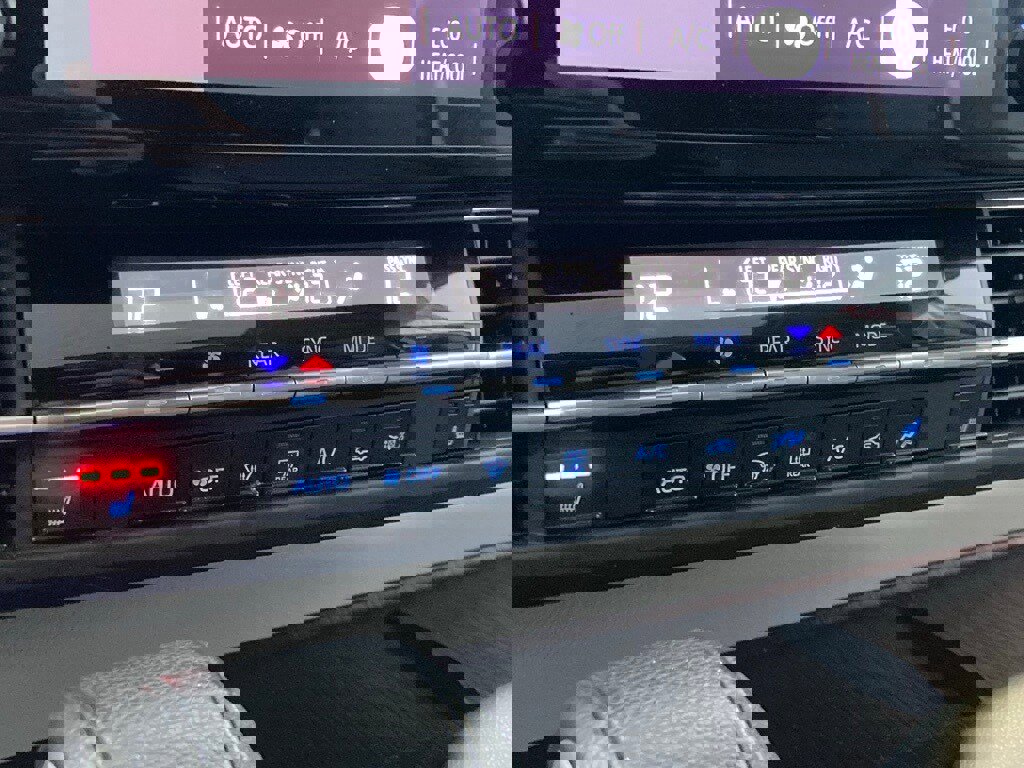 Certified 2023 Toyota Sienna XLE image 26