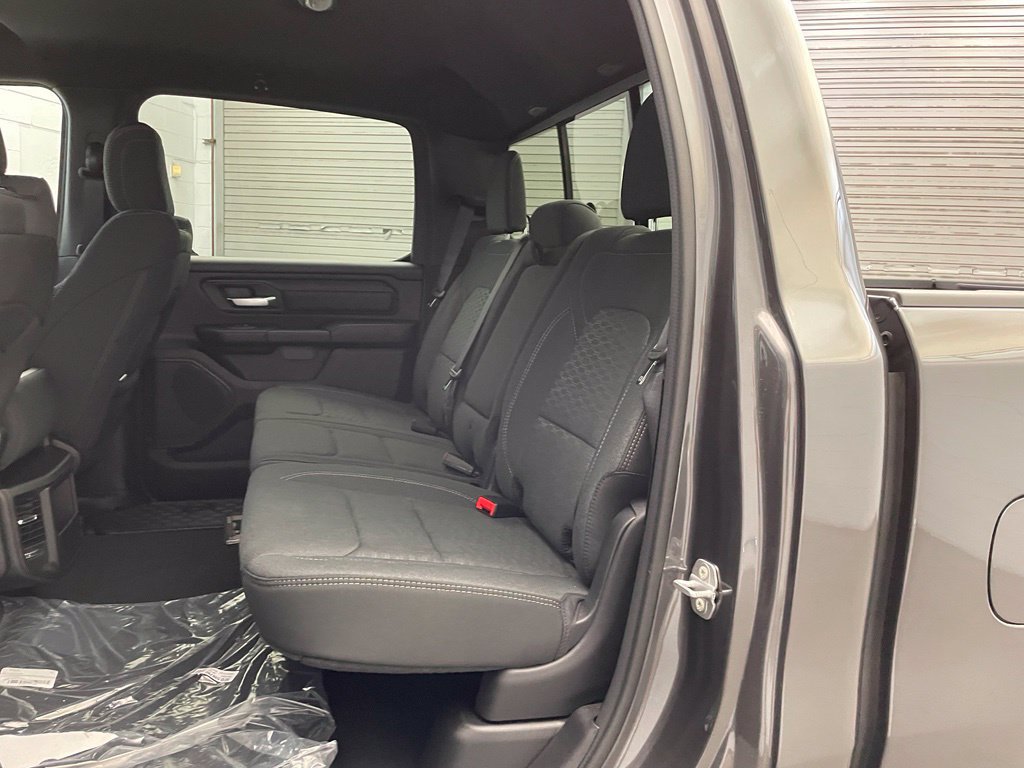 New 2026 RAM 1500 Express AWD/4WD image 17
