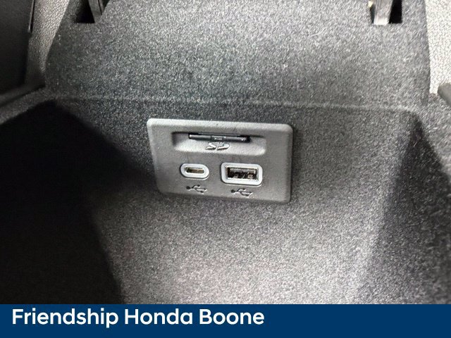 Used 2024 Cadillac XT6 Sport w/ Technology Package AWD/4WD image 39