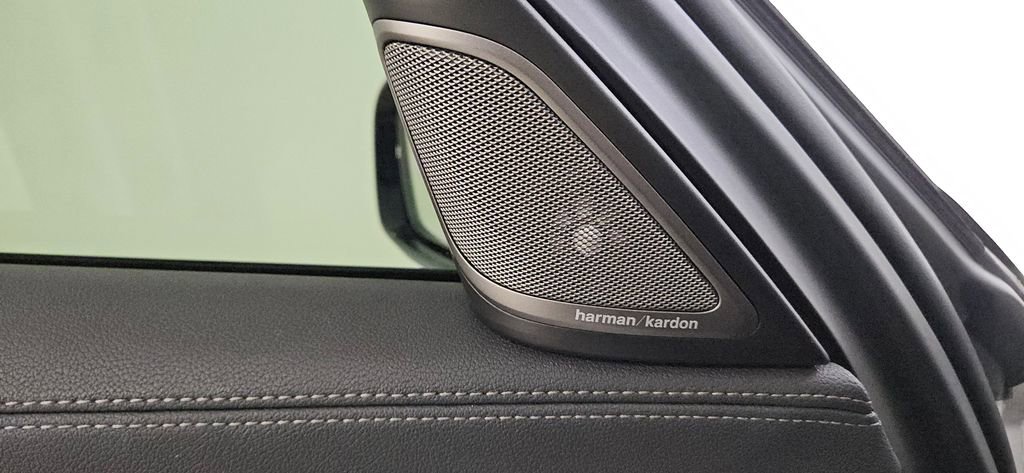 Used 2017 BMW 750i xDrive image 40