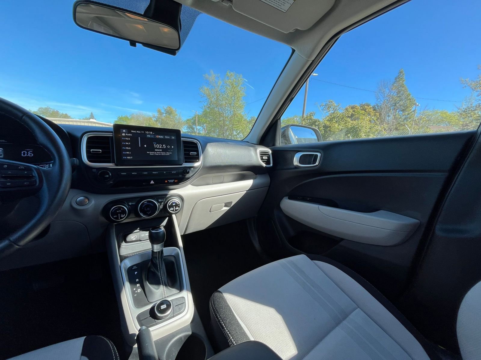 Used 2025 Hyundai Venue SEL FWD image 34