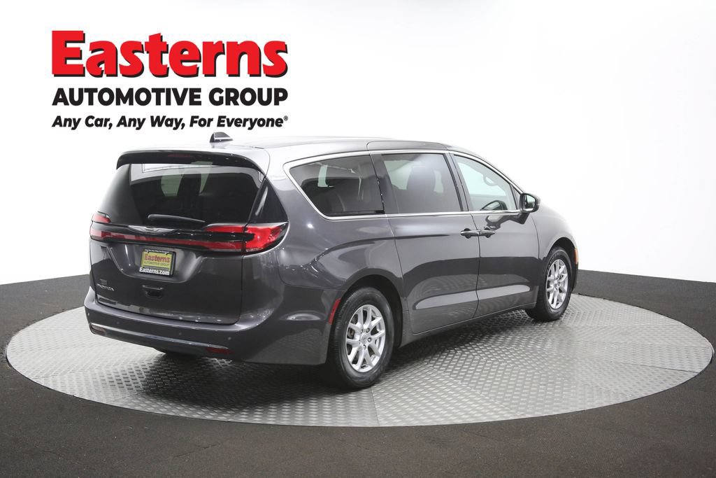 Used 2023 Chrysler Pacifica Touring-L FWD image 43