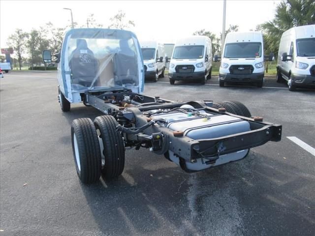 New 2024 Ford E-450 and Econoline 450 Super Duty w/ Power Windows & Locks Group RWD image 4