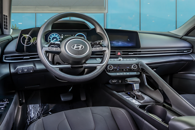 Used 2024 Hyundai Elantra Blue FWD image 12