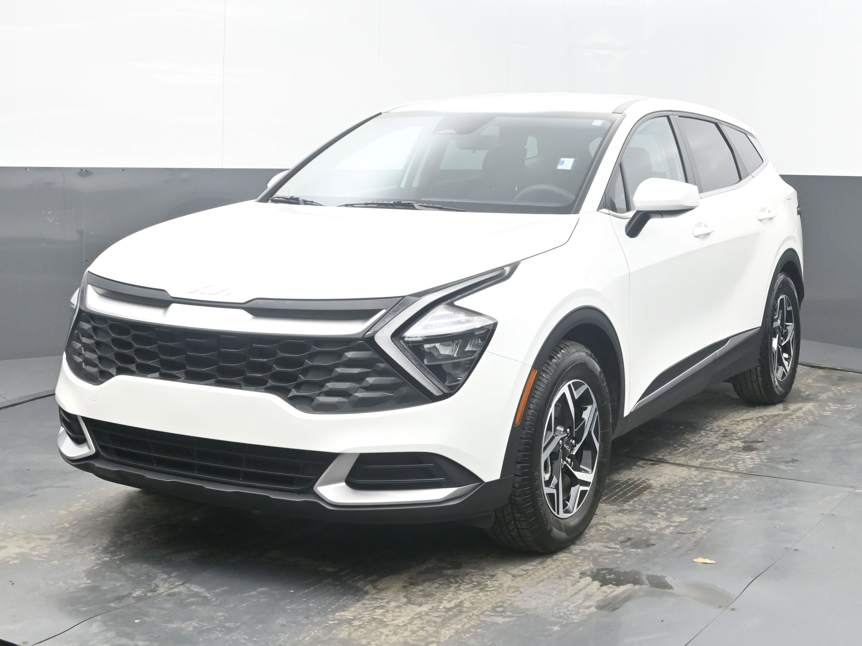 Used 2023 Kia Sportage LX image 4