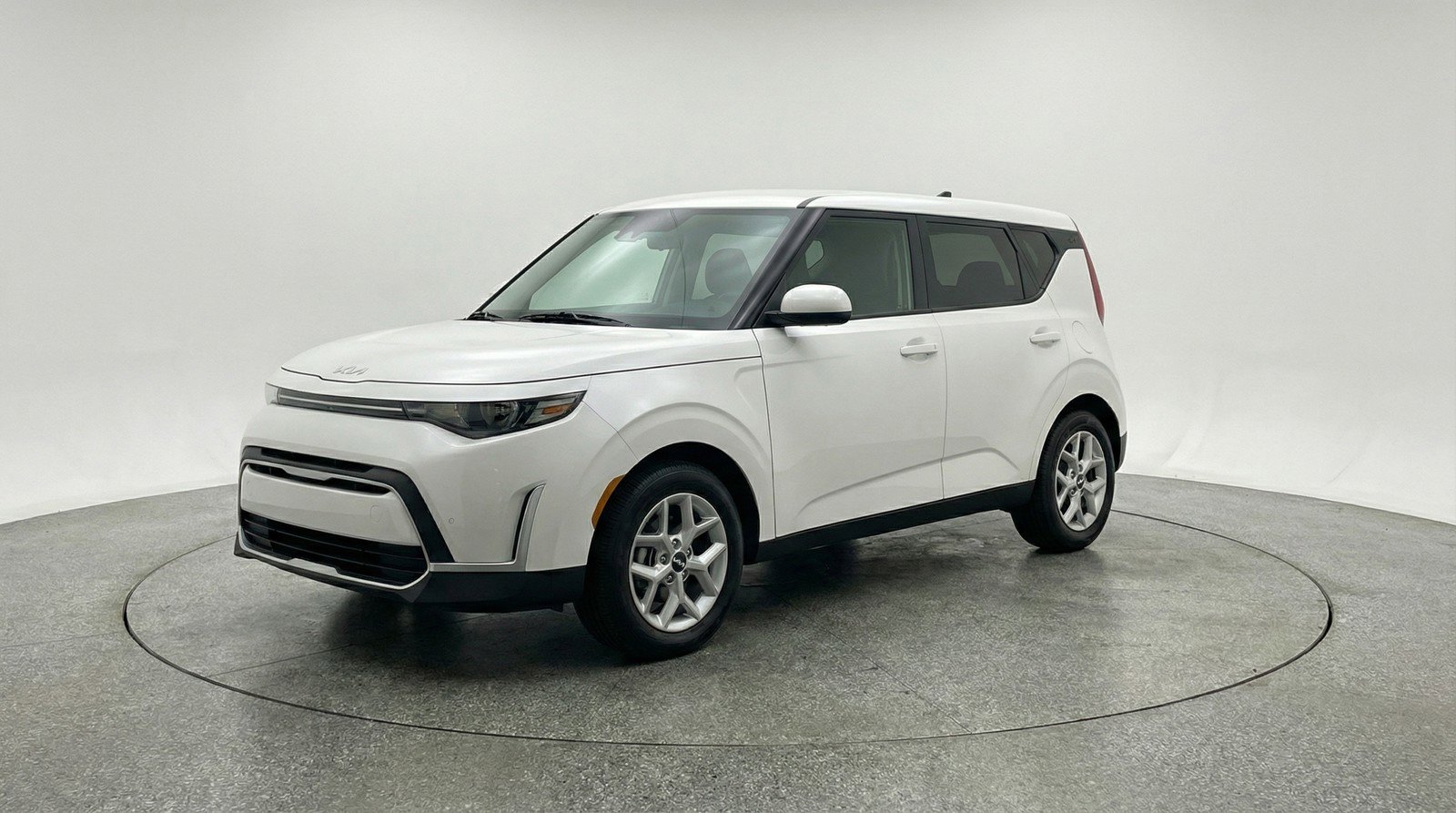 Used 2025 Kia Soul LX w/ LX Technology Package image 3