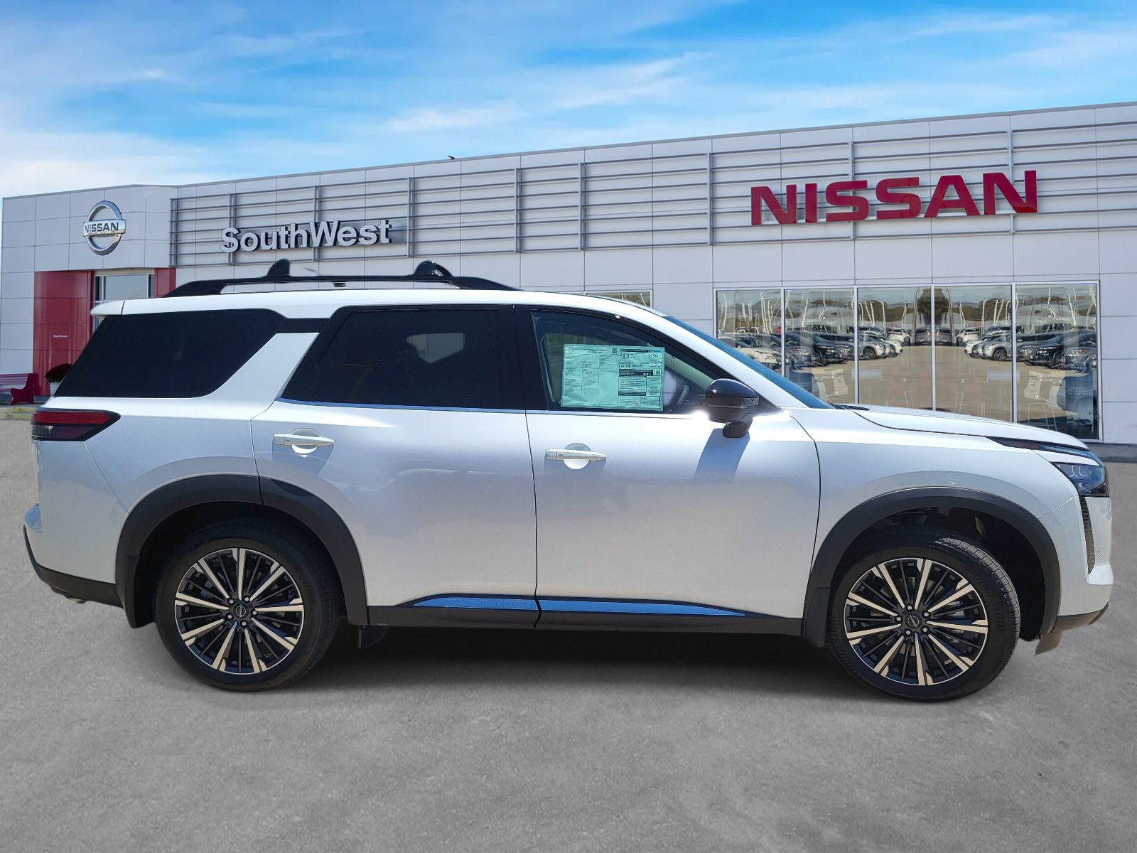 New 2026 Nissan Pathfinder Platinum w/ Cargo Package FWD image 4