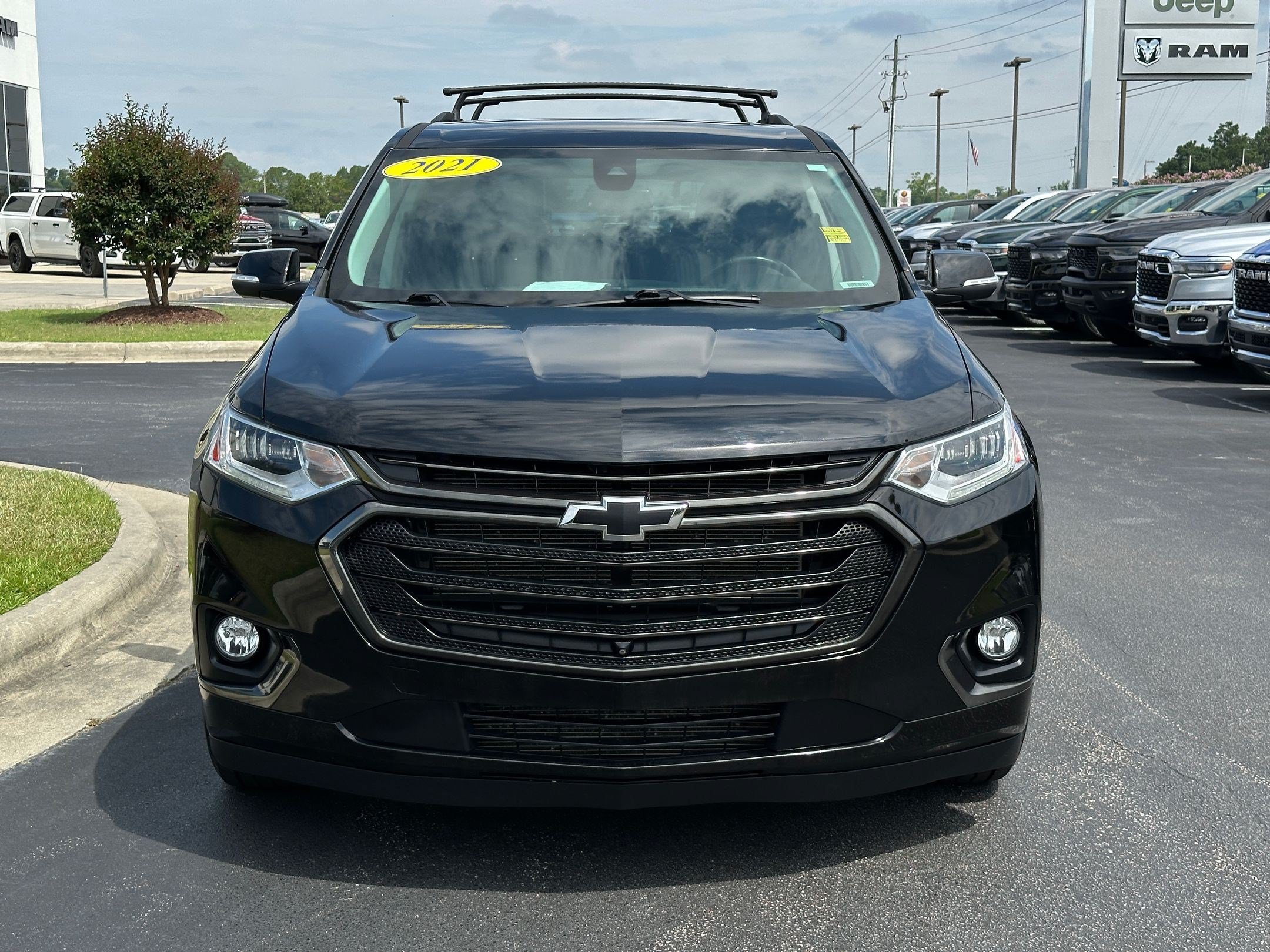 Used 2021 Chevrolet Traverse Premier w/ Redline Edition FWD image 2