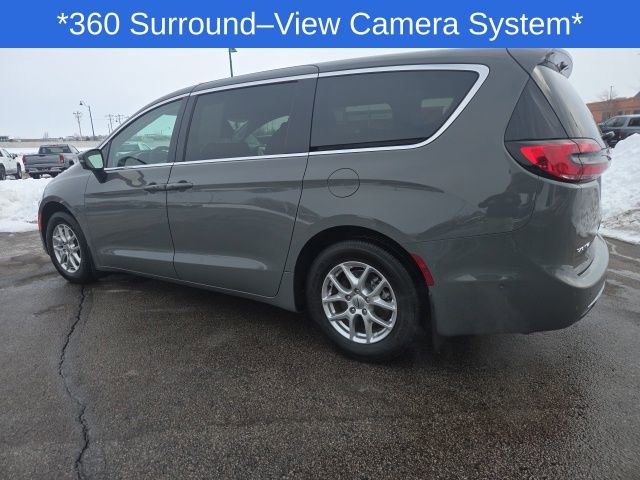 Used 2023 Chrysler Pacifica Touring-L image 15